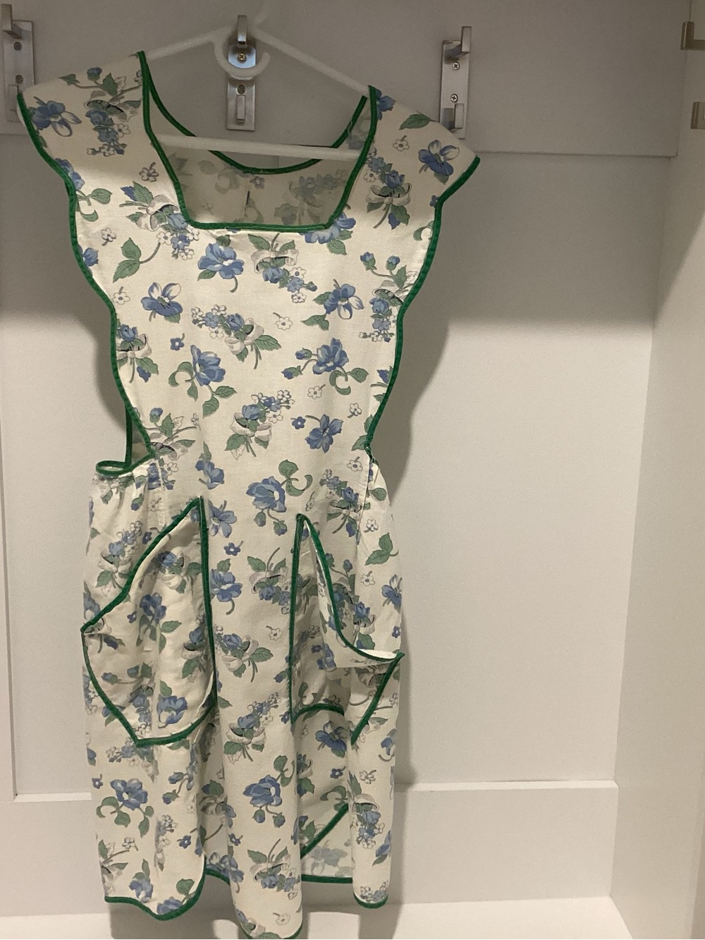 Vintage 1930s-1940s pattern made in 1940s-1950s. Cotton fabric,full coverage